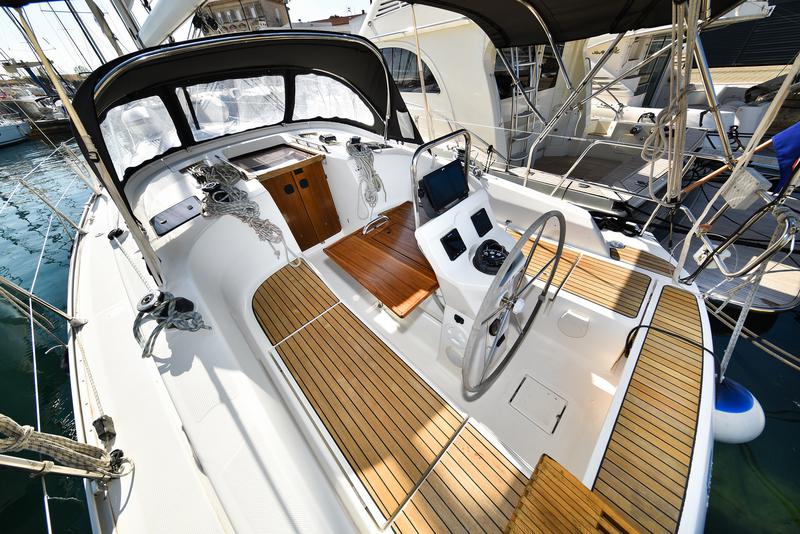 Book yachts online - sailboat - Bavaria 36 Cruiser - Petra M - rent