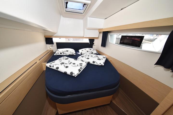 Book yachts online - catamaran - Lucia 40 - Floreanne - rent