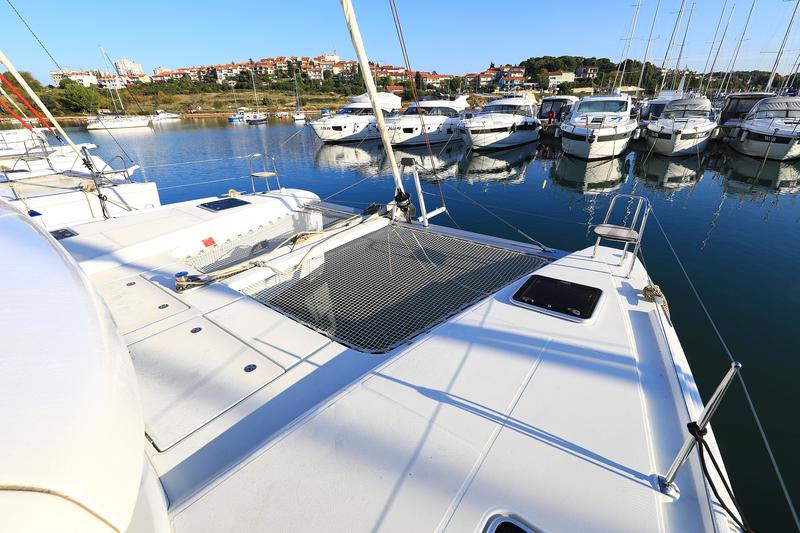 Book yachts online - catamaran - Lagoon 42 - Fleur de Sel - rent