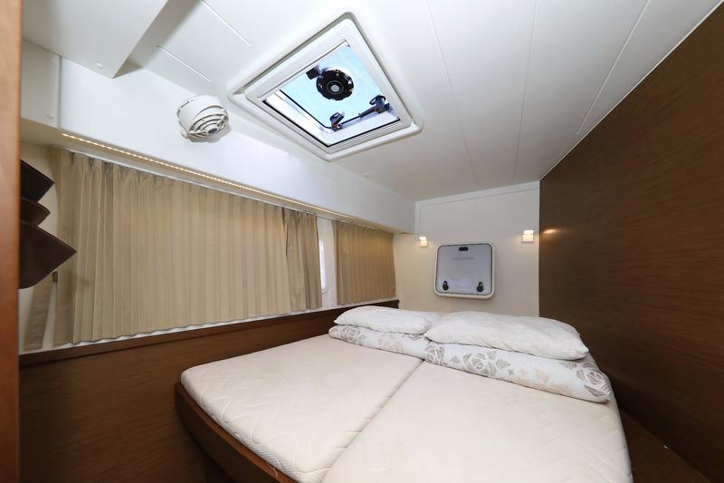 Book yachts online - catamaran - Lagoon 42 - Fleur de Sel - rent