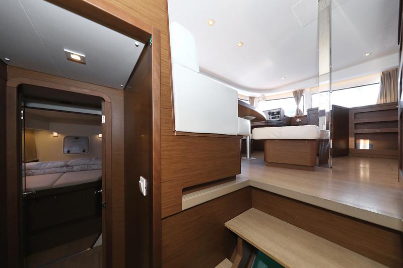 Book yachts online - catamaran - Lagoon 42 - Fleur de Sel - rent
