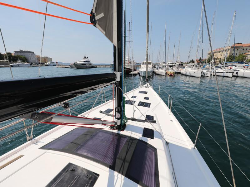 Book yachts online - sailboat - Dufour 560 - Anatoli - rent