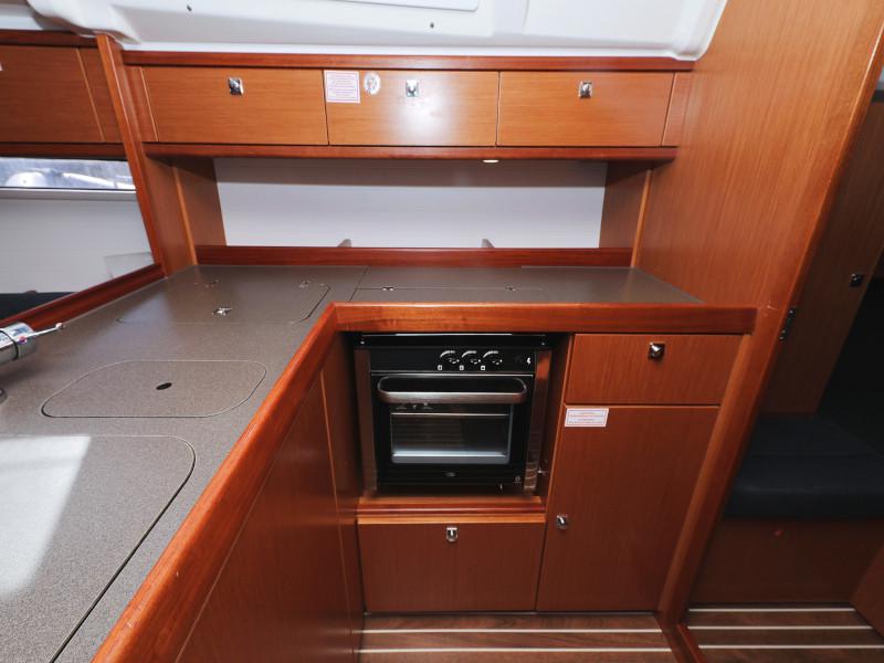 Book yachts online - sailboat - Bavaria Cruiser 37 - Lupe - rent