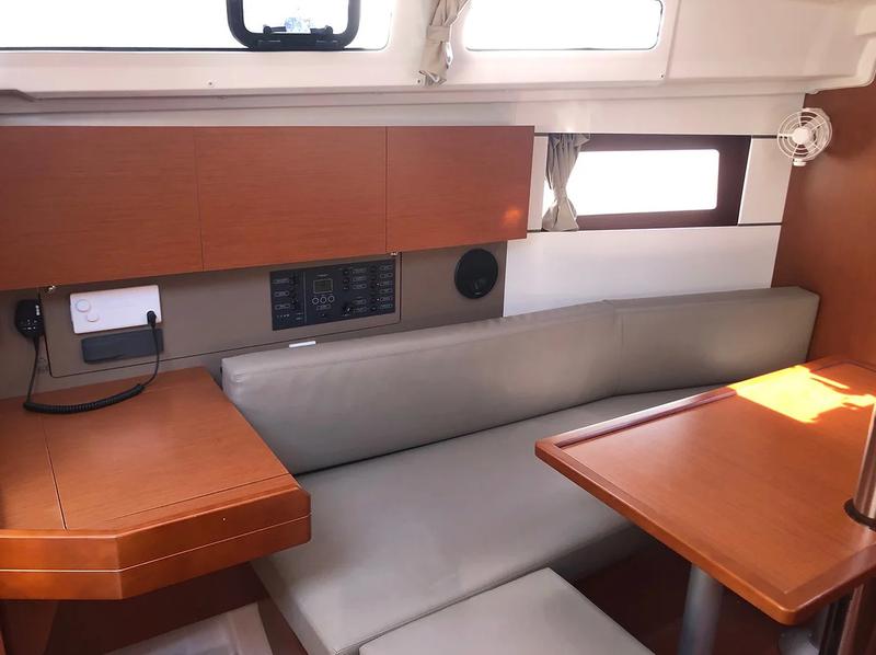 Book yachts online - sailboat - Oceanis 35.1 - Levante - Standard line - rent