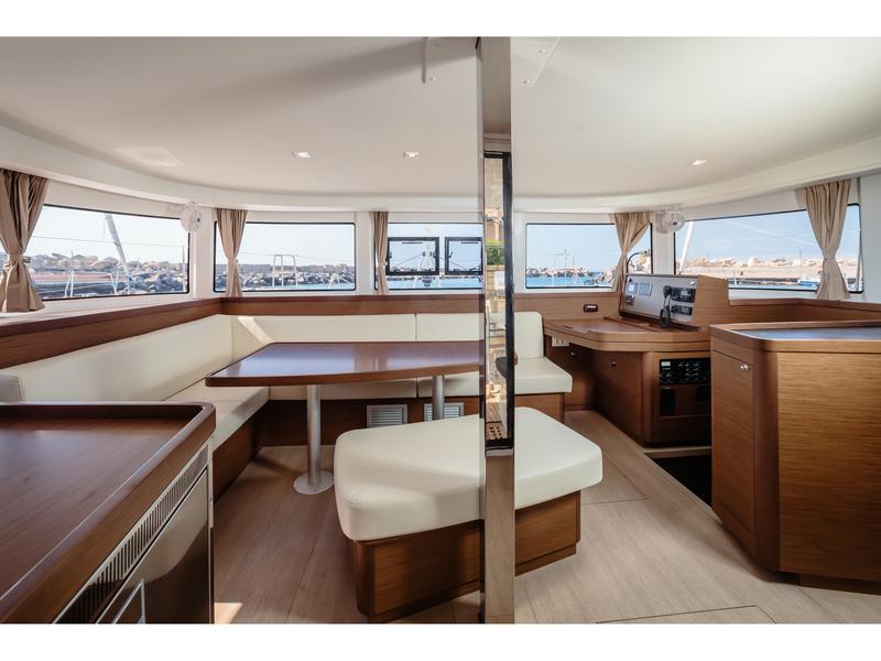 Book yachts online - catamaran - Lagoon 42 - Cucuncio - Comfort line - rent