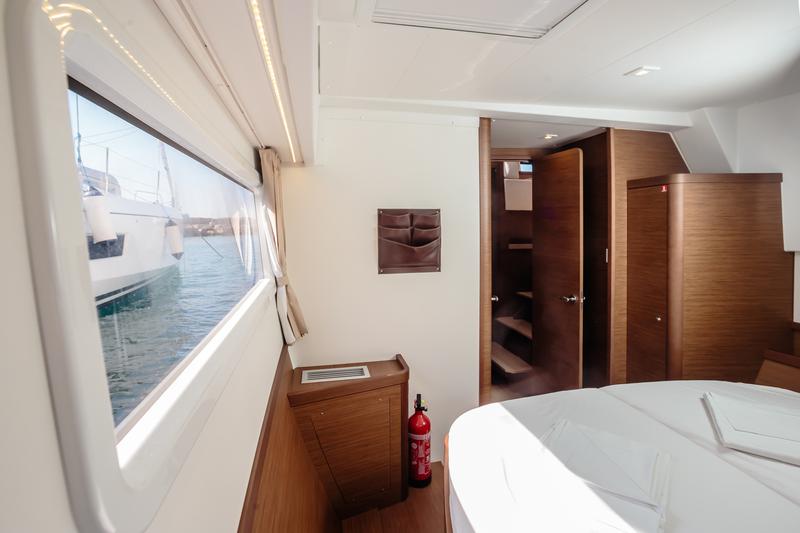 Book yachts online - catamaran - Lagoon 42 - Cucuncio - Comfort line - rent