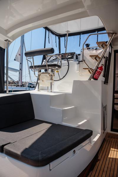 Book yachts online - catamaran - Lagoon 42 - Emozione - Premium line - rent