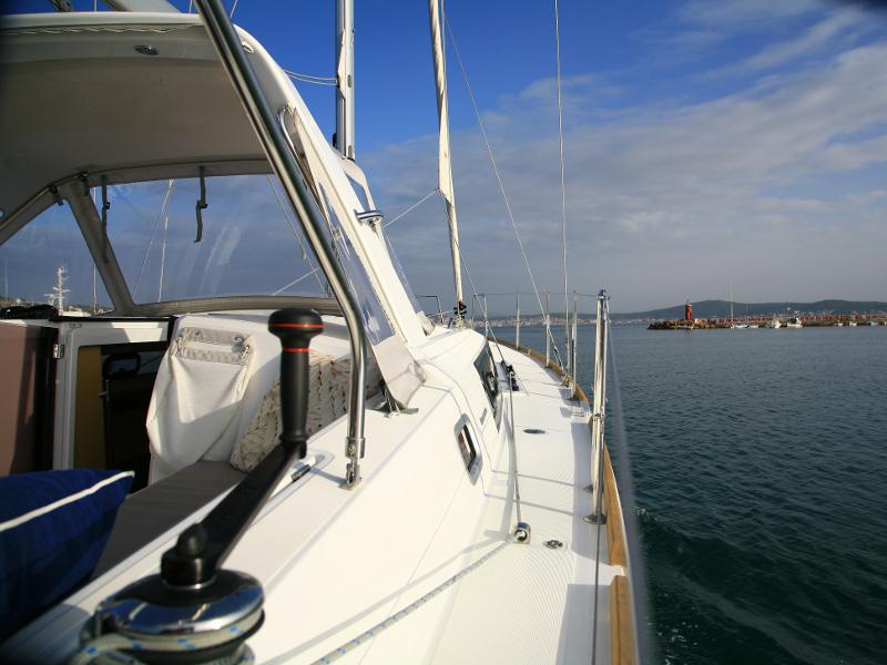 Book yachts online - sailboat - Beneteau Oceanis 38 - ADA - rent