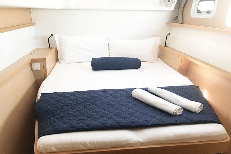 Book yachts online - catamaran - Lagoon 450  Fly (A/C-Generator-Watermaker-SolarPanel) - Corona Borealis - rent