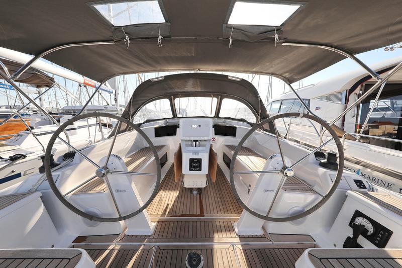 Book yachts online - sailboat - Hanse 388 - LoTi - rent