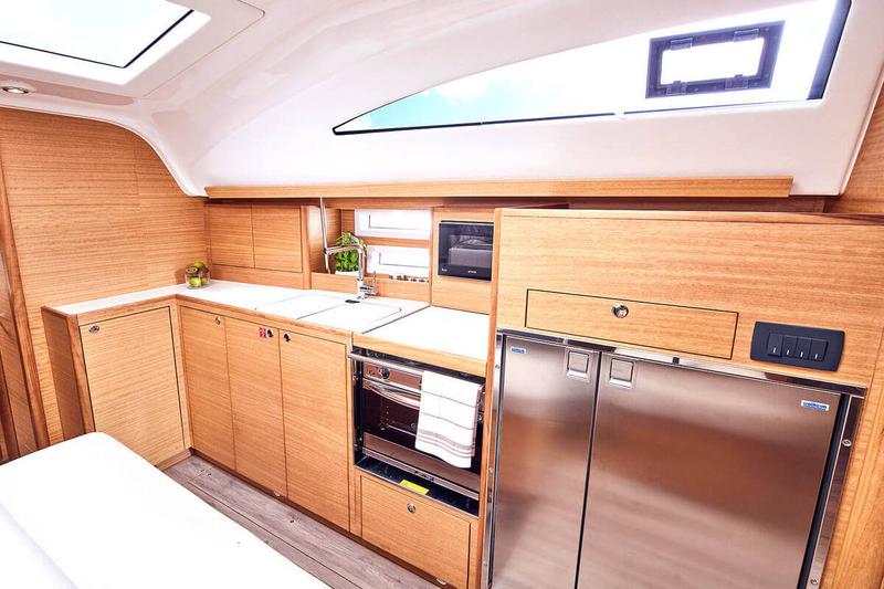 Book yachts online - sailboat - Elan 45.1 Impression - Moon Pearl - rent