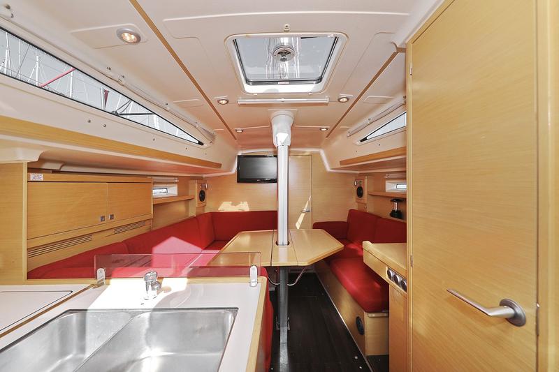 Book yachts online - sailboat - Elan 350 - Uniform - rent