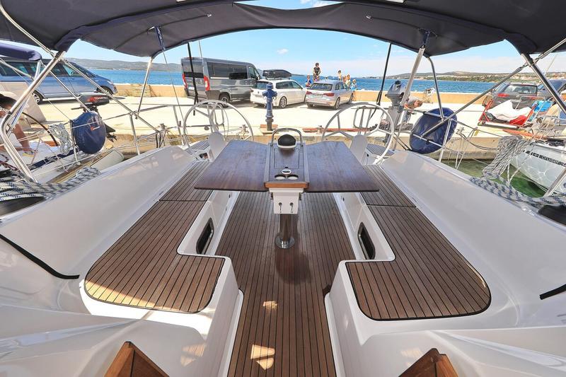 Book yachts online - sailboat - Bavaria Cruiser 46 - Summer Jazz - rent