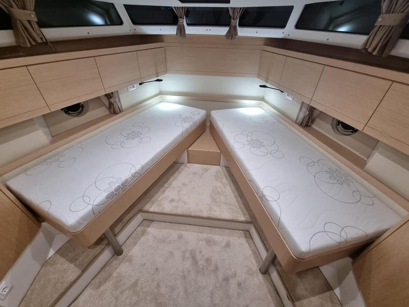 Book yachts online - motorboat - Greenline 40 - D&amp;D - rent
