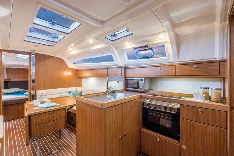 Book yachts online - sailboat - Bavaria Cruiser 37 - Spectrum - rent