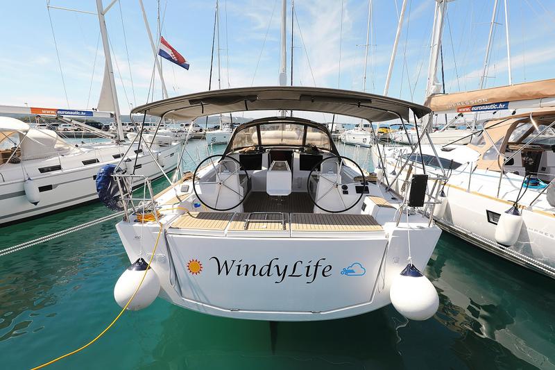 Book yachts online - sailboat - Dufour 460 Grand Large - 5 cabins - WindyLife  - rent
