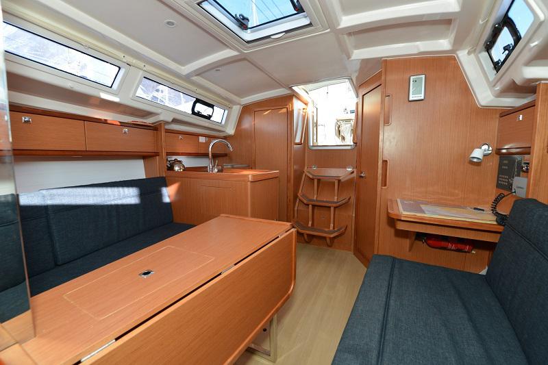 Book yachts online - sailboat - Bavaria Cruiser 33 - Karlo - rent