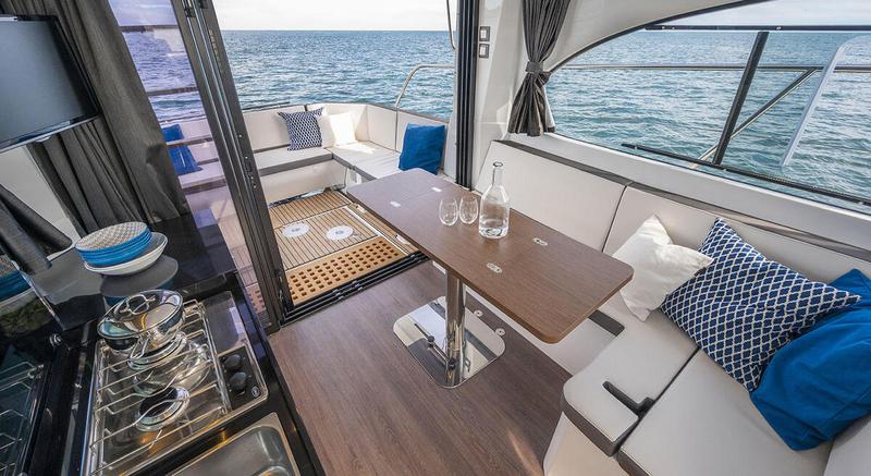 Book yachts online - motorboat - Antares 11 Fly OB - Tango - rent