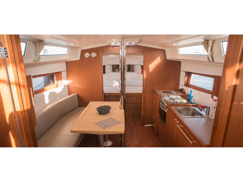 Book yachts online - sailboat - Oceanis 38.1 - SIRINA - rent