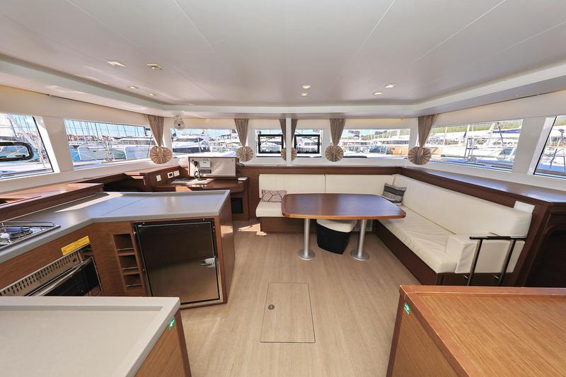 Book yachts online - catamaran - Lagoon 450 F - MUST HAVE - rent