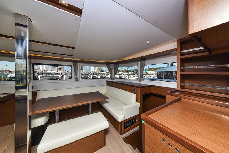 Book yachts online - catamaran - Lagoon 46 - MIDLIFE CRISIS - rent
