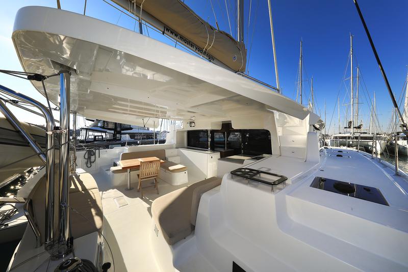 Book yachts online - catamaran - Lagoon 46 - MIDLIFE CRISIS - rent
