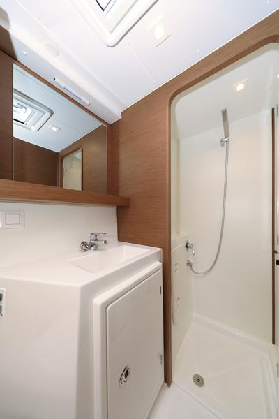 Book yachts online - catamaran - Lagoon 42 - ZEUS - rent