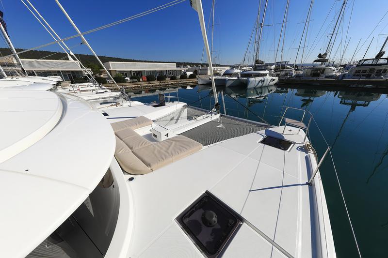 Book yachts online - catamaran - Lagoon 46 - MAJESTIC - rent