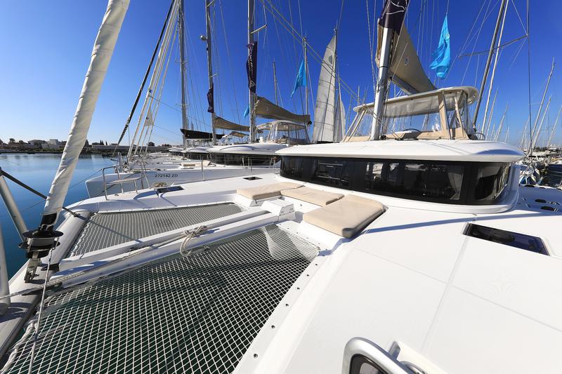 Book yachts online - catamaran - Lagoon 46 - MAJESTIC - rent
