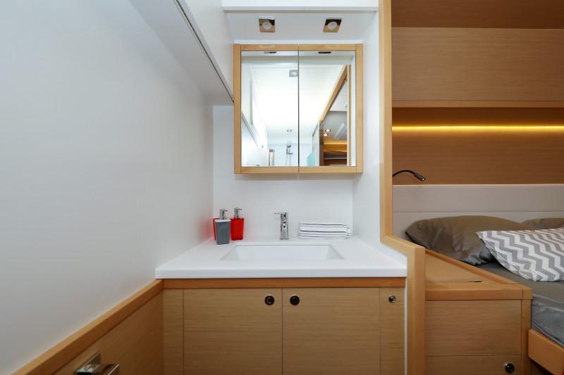 Book yachts online - catamaran - Lagoon 52 - SEA DWELLER  - rent