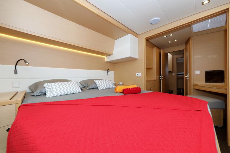 Book yachts online - catamaran - Lagoon 52 - SEA DWELLER  - rent