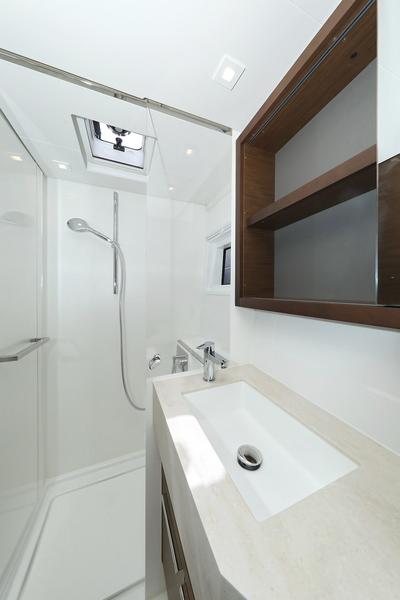 Book yachts online - catamaran - Lagoon 46 - PANOS - rent