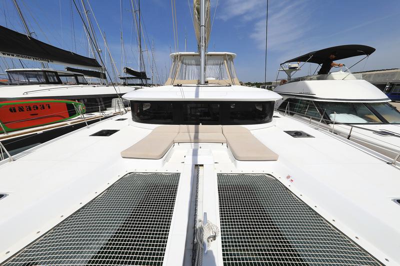 Book yachts online - catamaran - Lagoon 46 - PANOS - rent