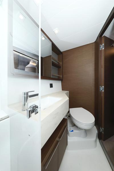 Book yachts online - catamaran - Lagoon 46 - WHITE PEARL - rent