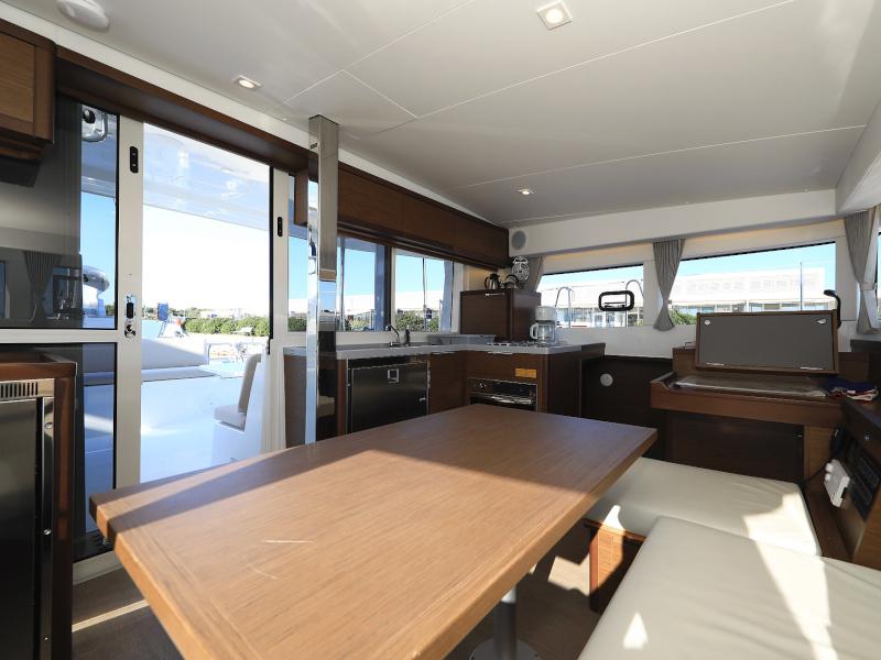 Book yachts online - catamaran - Lagoon 40 - GIMME KISS - rent