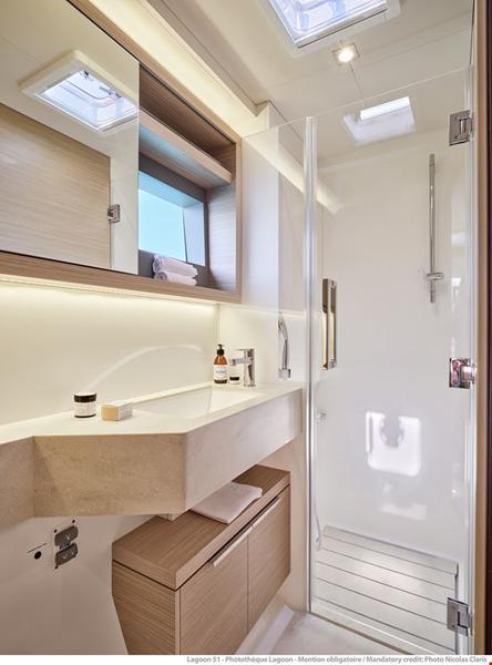 Book yachts online - catamaran - Lagoon 51 - Nevera - rent