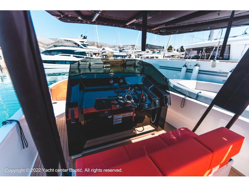 Book yachts online - motorboat - De Antonio D28 Open - LUI - rent