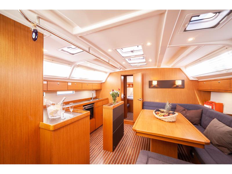 Book yachts online - sailboat - Bavaria Cruiser 46 - Sail Vega - rent