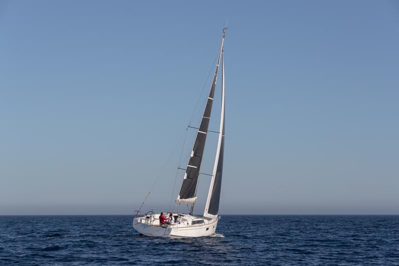 Book yachts online - sailboat - Oceanis 38.1 - Sail Bellatrix - rent