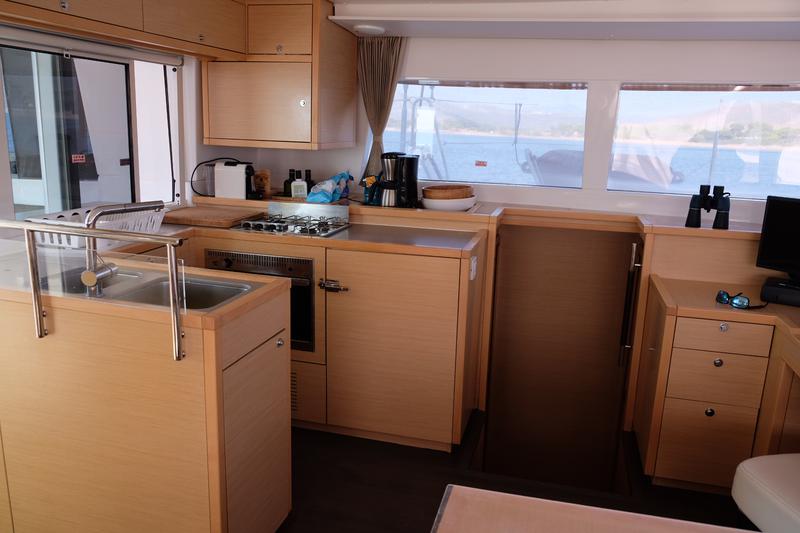 Book yachts online - catamaran - Lagoon 450 Fly - IRIS IV - rent