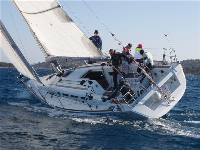 Book yachts online - sailboat - First 35 - Gemini - rent