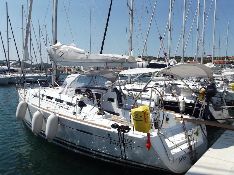 Book yachts online - sailboat - First 35 - Saggitarius - rent