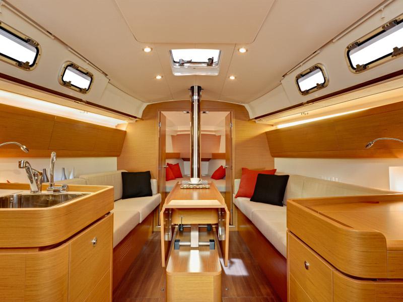 Book yachts online - sailboat - First 35 - Leo - rent