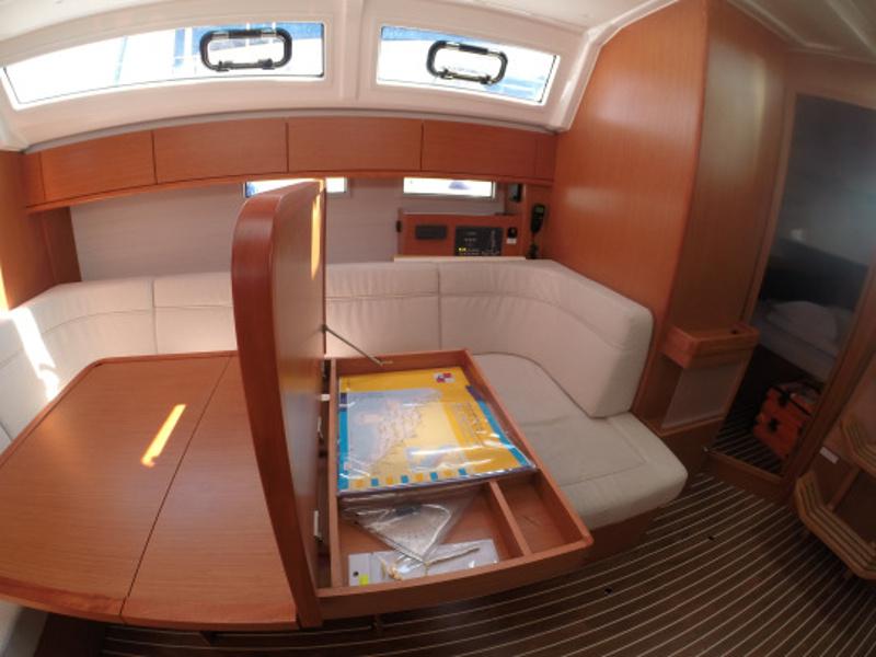 Book yachts online - sailboat - Bavaria Cruiser 46 - Dafne - rent