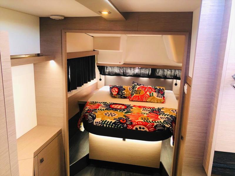 Book yachts online - catamaran - Isla 40 - ISLAND ESCAPE - rent