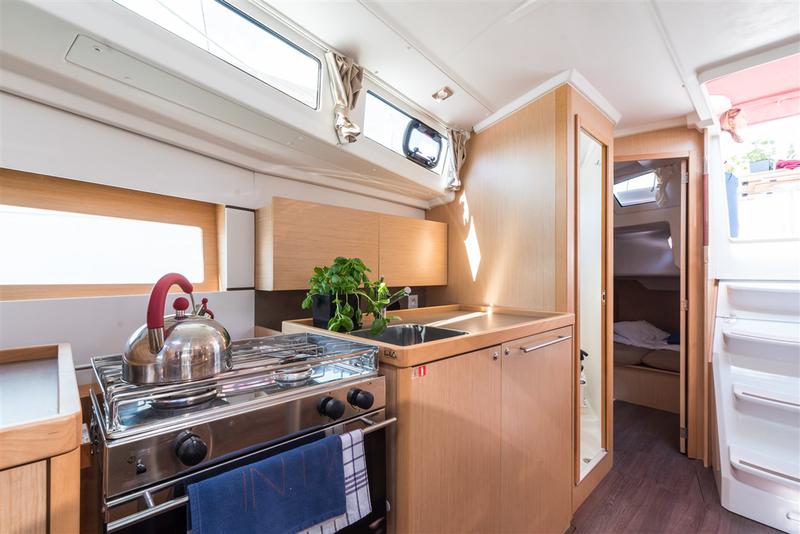 Book yachts online - sailboat - Oceanis 38 - RUSALKA - rent