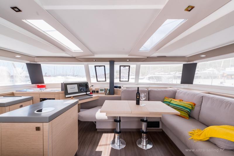 Book yachts online - catamaran - Saona 47 - DESAFINADO - rent