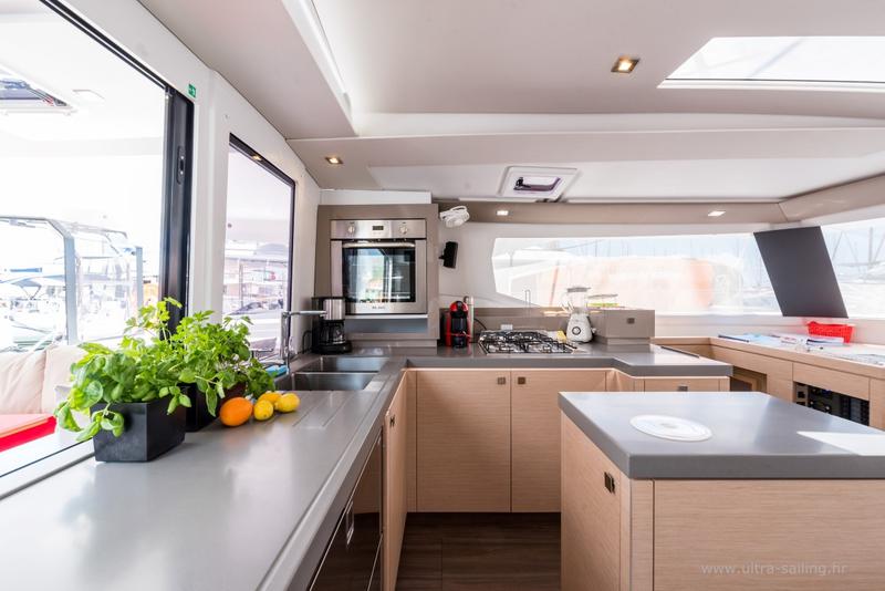 Book yachts online - catamaran - Saona 47 - DESAFINADO - rent