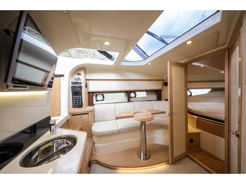 Book yachts online - motorboat - Focus Power 36 Hard Top - JOKER - rent