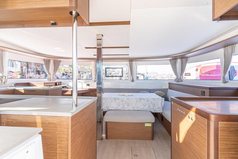 Book yachts online - catamaran - Lagoon 46 - LA CONDESA - rent